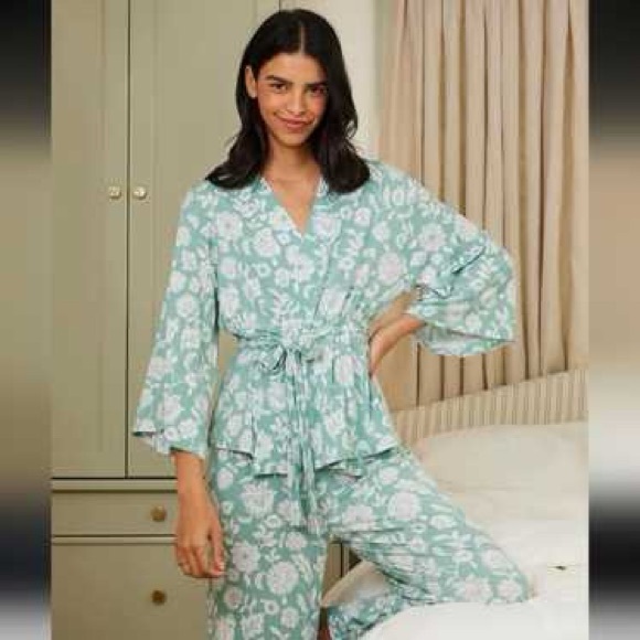 Lake Pajamas Meadow Bouquet Kimono Set - Green & White - Picture 2 of 11